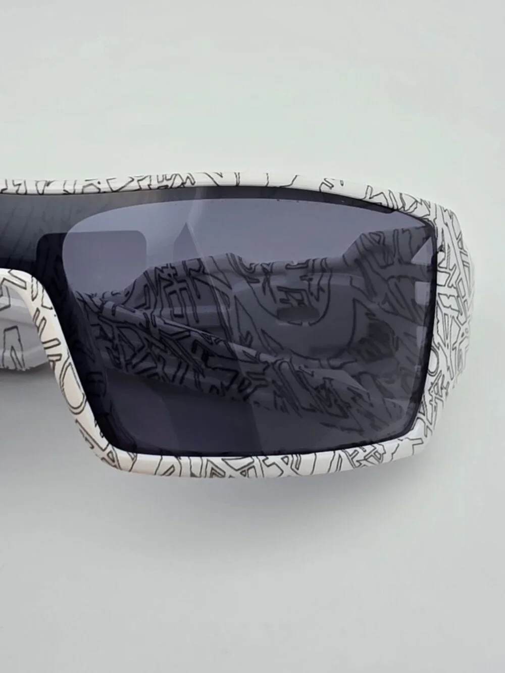Oakley 03-461 Oil Rig II White Ghost Text Frame Grey Lens Shield Sunglasses 125